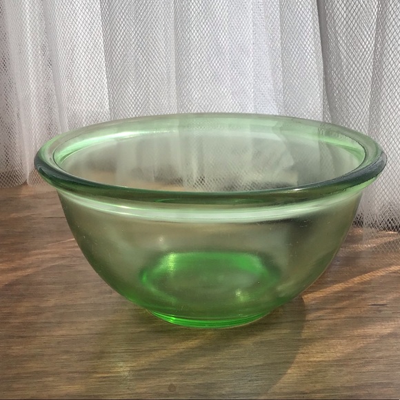 VINTAGE ANCHOR HOCKING GREEN URANIUM GLASS MIXING BOWL - Picture 2 of 8